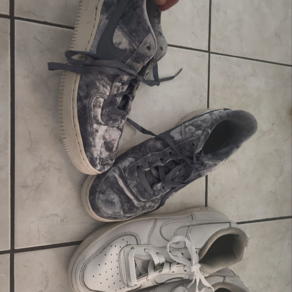 5.5 White Sneakers Left Only